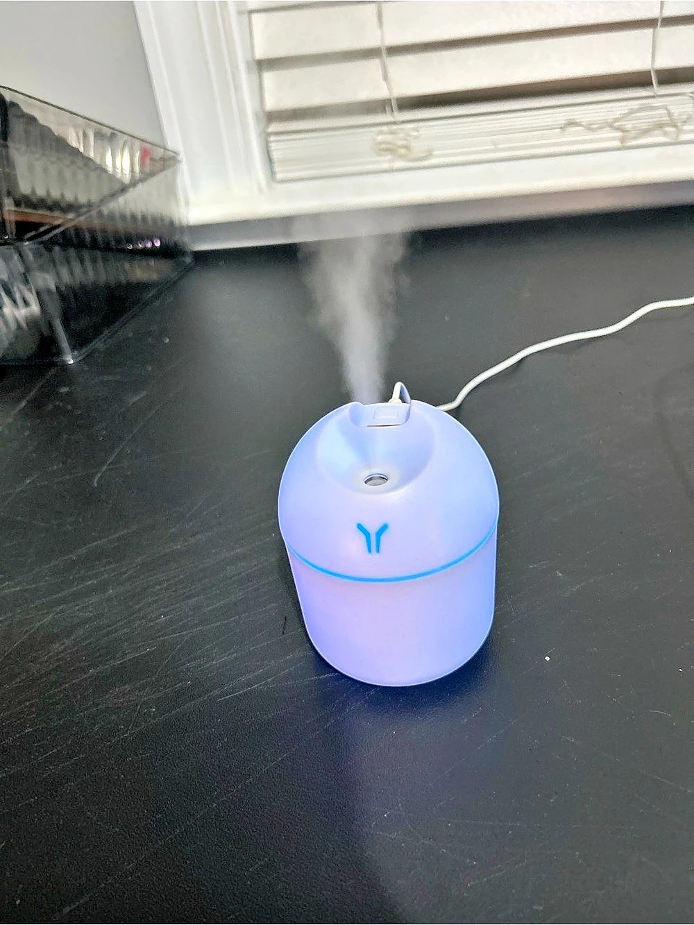 Little Y USB Mini Humidifier Color-Changing Mist Diffuser in Pink & Blue